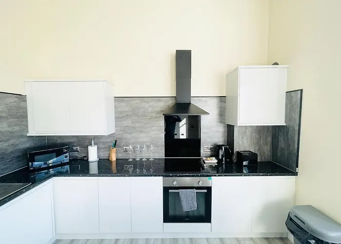 Large Flat In Edinburgh F2