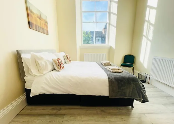 Large Flat In Edinburgh F2